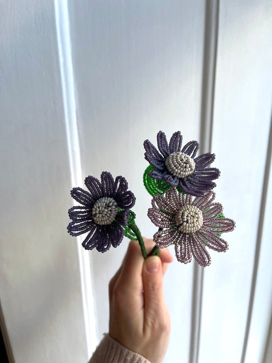 Perleblomster: Marguerit buket - lilla/creme (S)