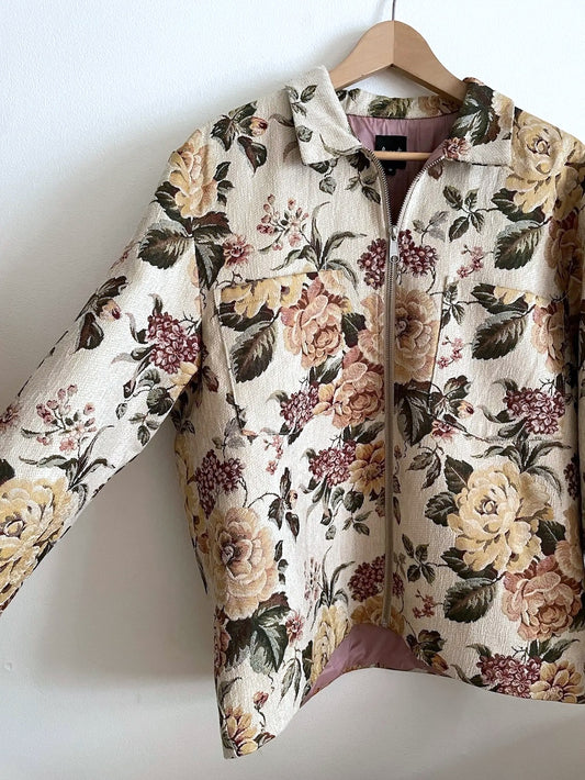 Secondhand unisex jakke af blomstret vintage møbelstof
