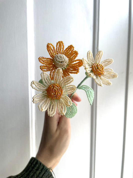 Perleblomster: Marguerit buket - Lys gul/orange (S)