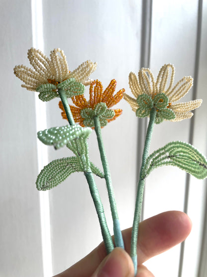 Perleblomster: Marguerit buket - Lys gul/orange (S)