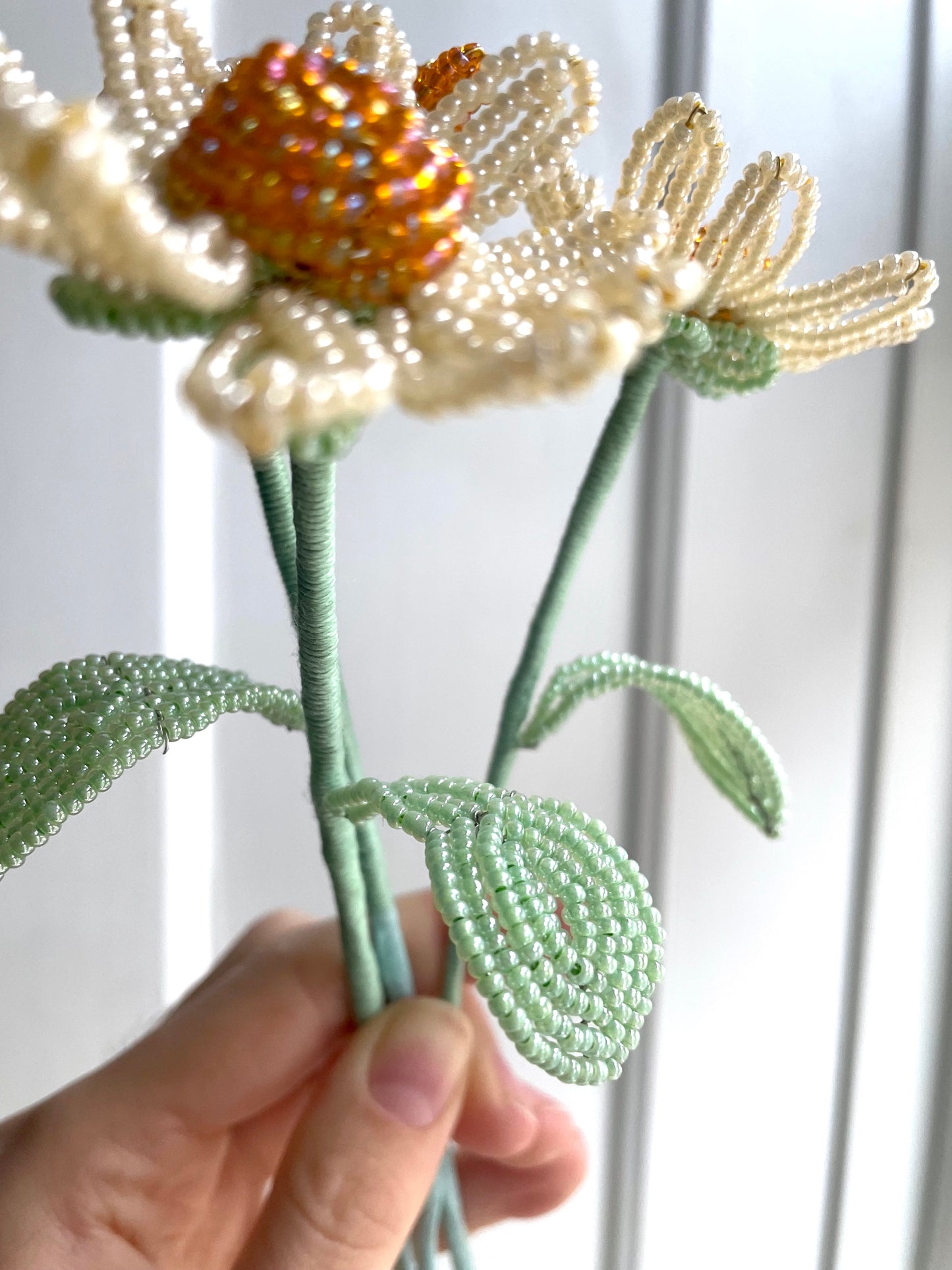 Perleblomster: Marguerit buket - Lys gul/orange (S)