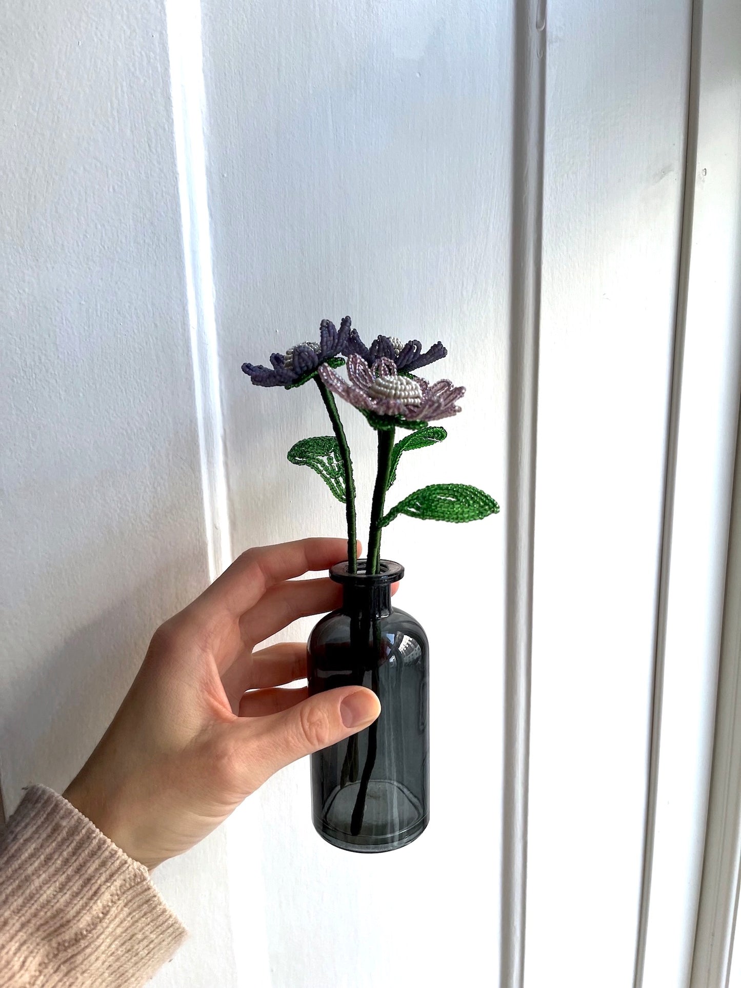 Perleblomster: Marguerit buket - lilla/creme (S)