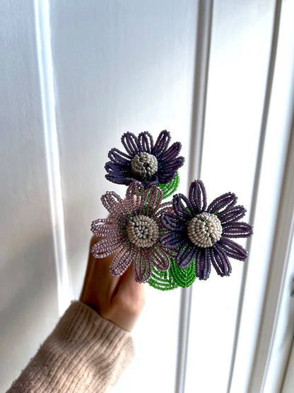 Perleblomster: Marguerit buket - lilla/creme (S)