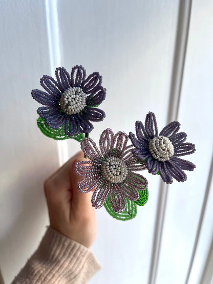 Perleblomster: Marguerit buket - lilla/creme (S)