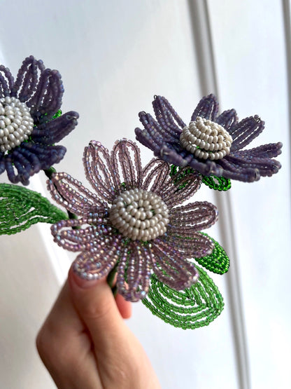 Perleblomster: Marguerit buket - lilla/creme (S)