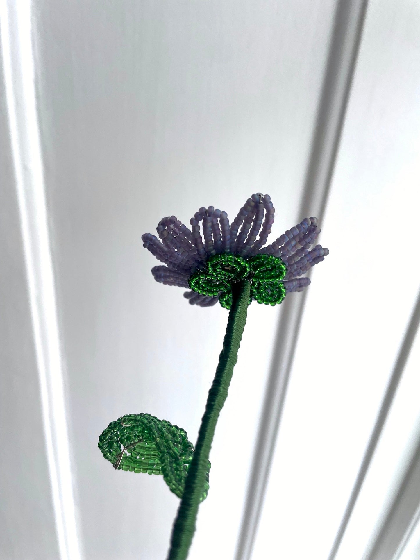 Perleblomster: Marguerit blomst - lilla/creme (S)