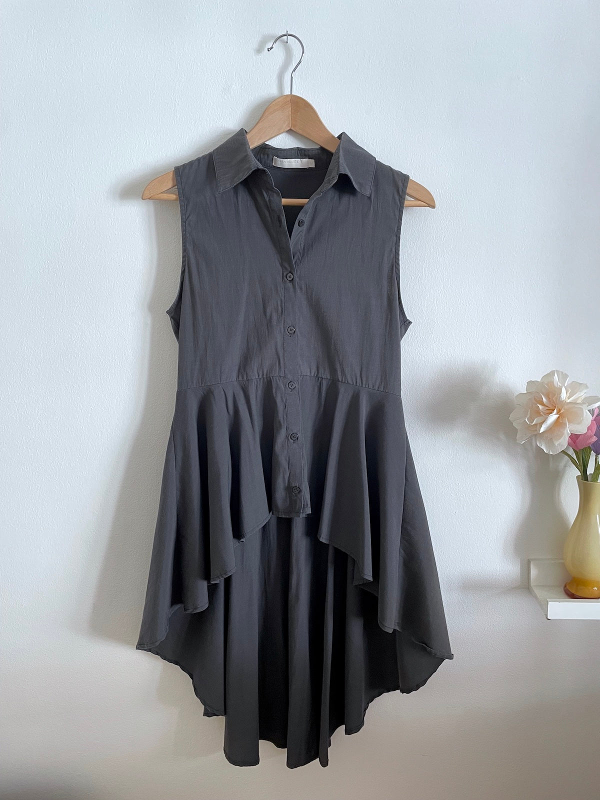 Secondhand skjortebluse med elegant skørt