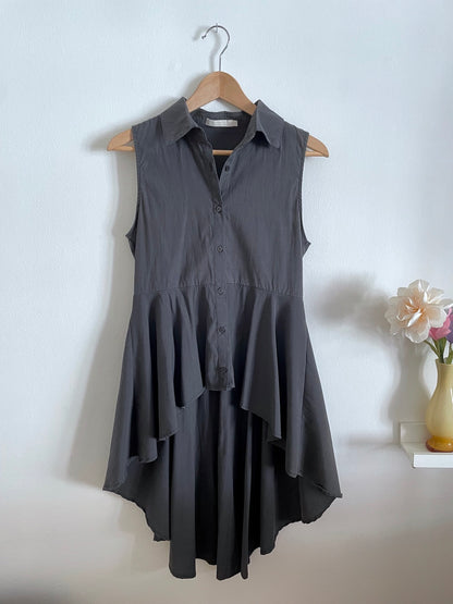 Secondhand skjortebluse med elegant skørt